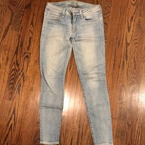 American Eagle light wash jeans